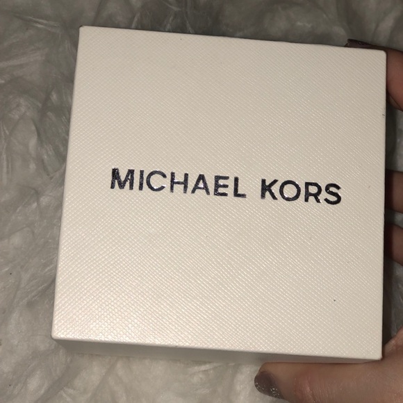 Beautiful micheal Kors watch gold - Picture 4 of 4